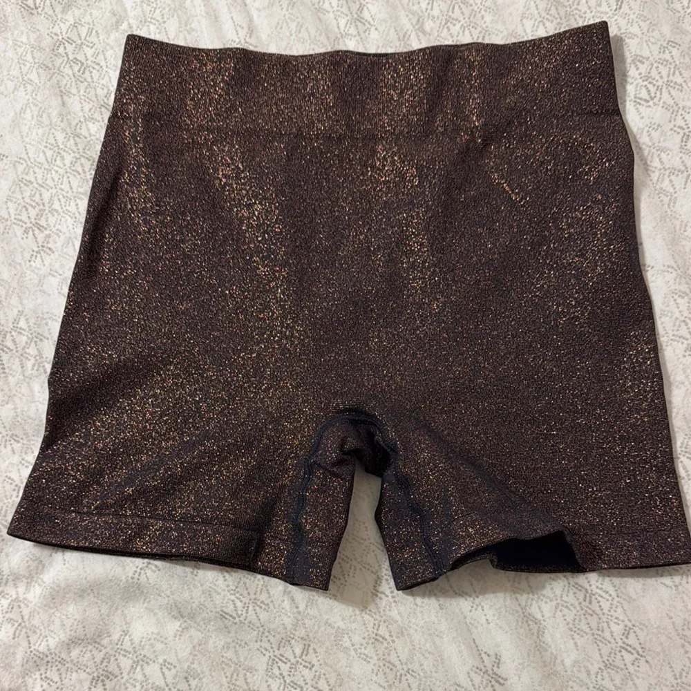 SKIMS Brown Sports Bra with Minimalist Design - Picture 4 of 4